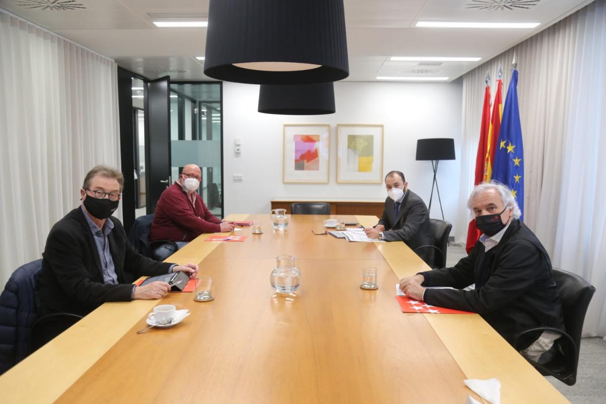 Participantes en la reunin en la Consejera de Economa