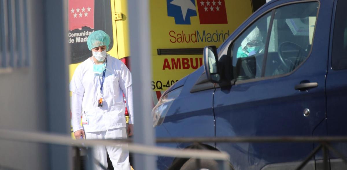 Una sanitaria en el hospital 12 de Octubre de Madrid