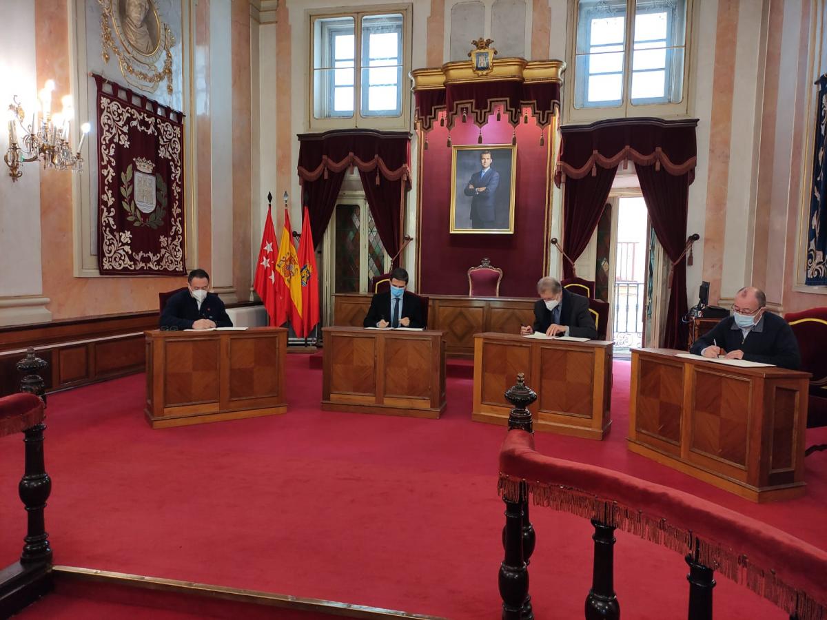 Firma del Pacto Local en Alcal de Henares