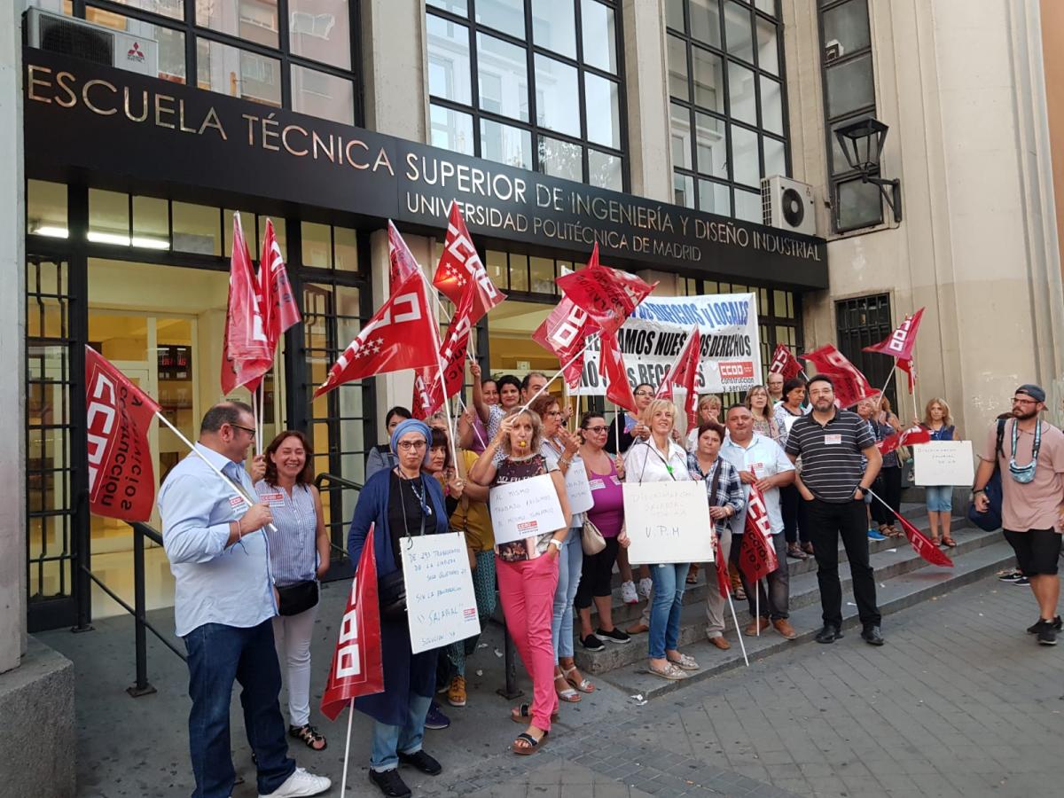 Seguimiento masivo en la primera jornada de huelga del servicio de limpieza en dos Escuelas de la Politcnica