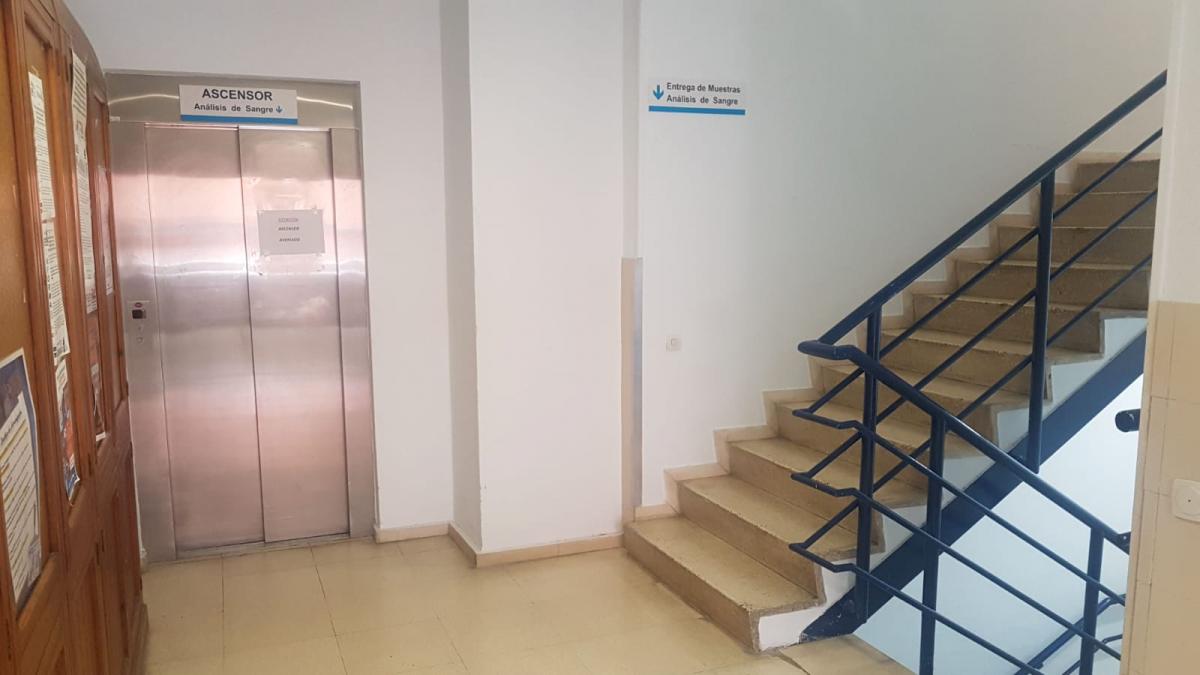 CCOO denuncia que el hospital Nio Jess lleva dos meses con tres de sus seis ascensores fuera de servicio