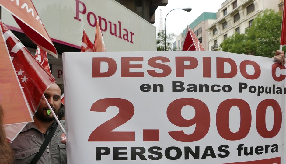 Concentracin contra el brutal recorte de plantilla en el grupo Banco Popular