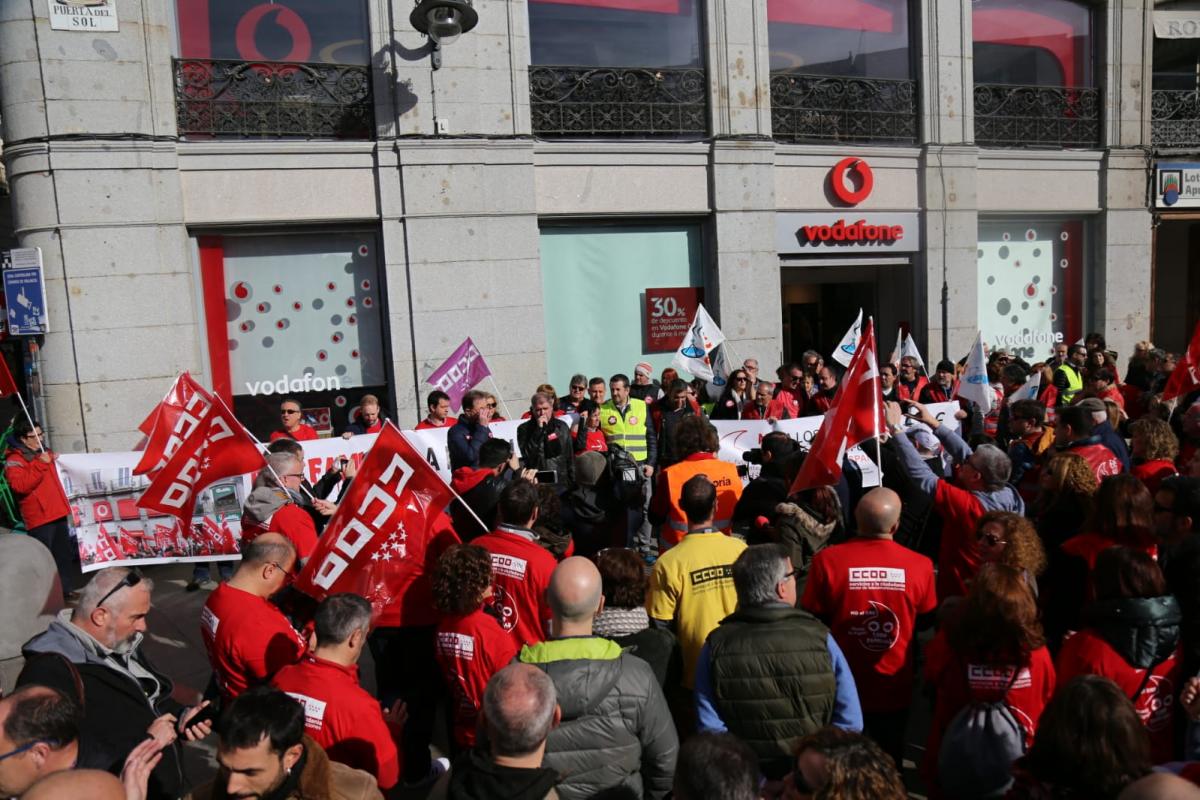 Concentracin contra los despidos en Vodafone