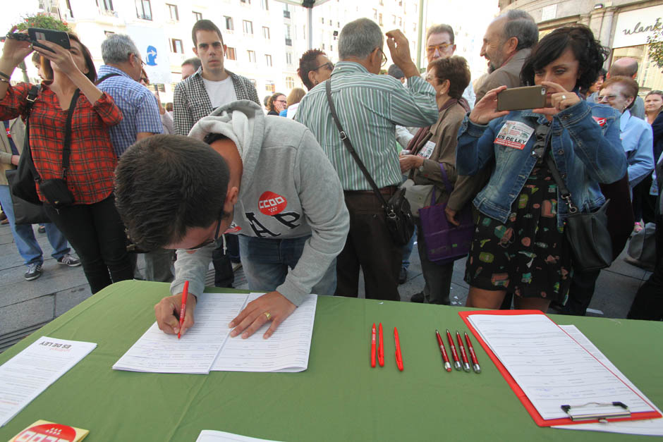 Inico recogida de firmas ILP Renta Mnima #EsDeLey