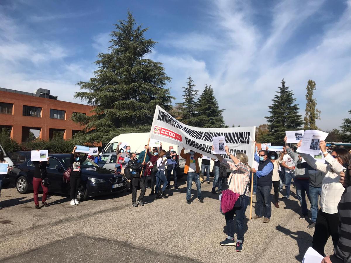 La plantilla de la Funeraria municipal en huelga el Da de Todos los Santos
