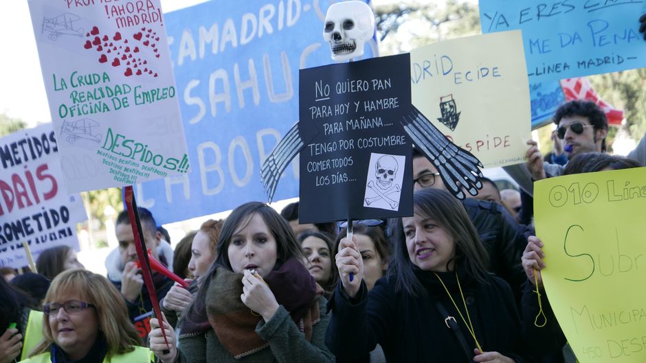 Concentracin de trabajadoras de Linea Madrid en Cibeles