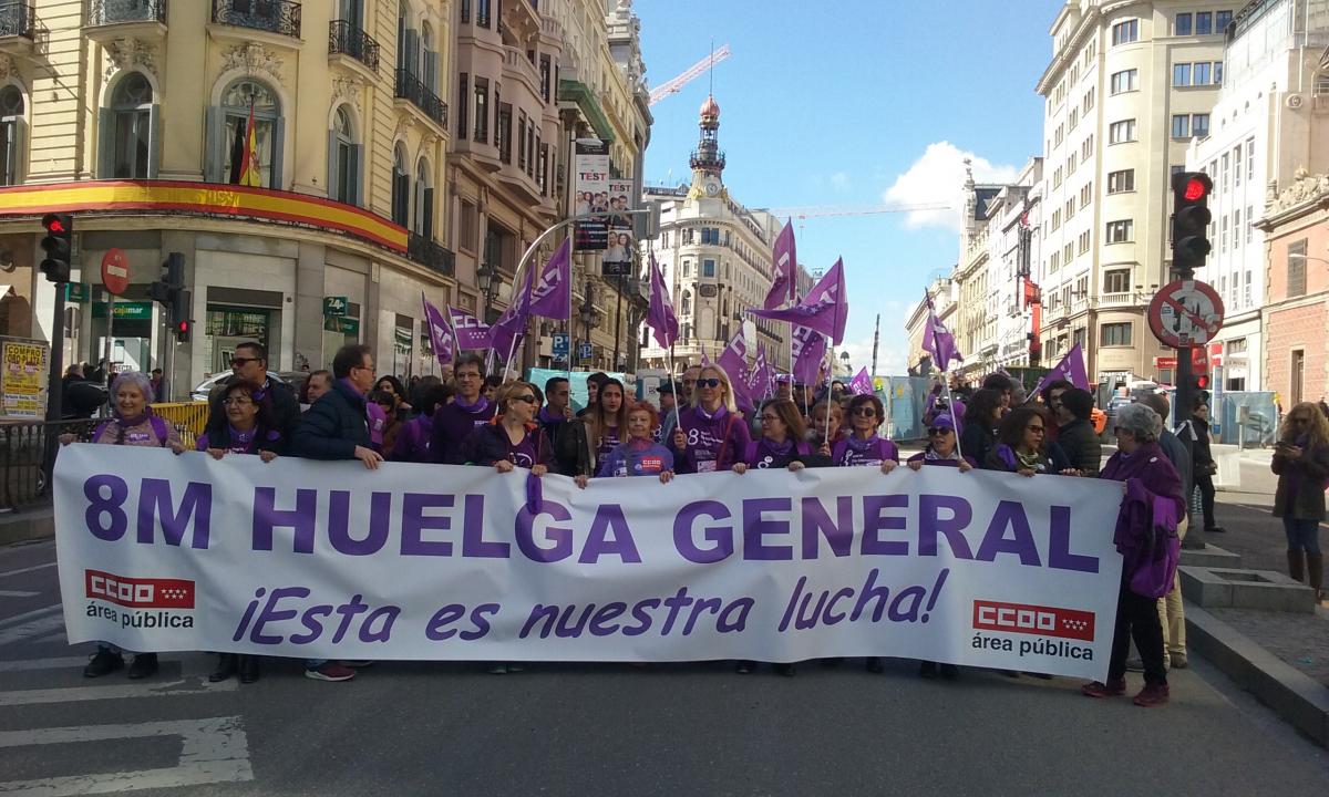 La cabecera de la manifestacin del rea Pblica en las inmediaciones de la Puerta del Sol