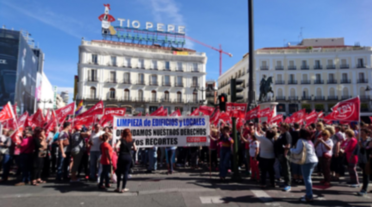 Multitudinaria concentracin por un convenio digno de Limpieza de edificios y locales en Madrid