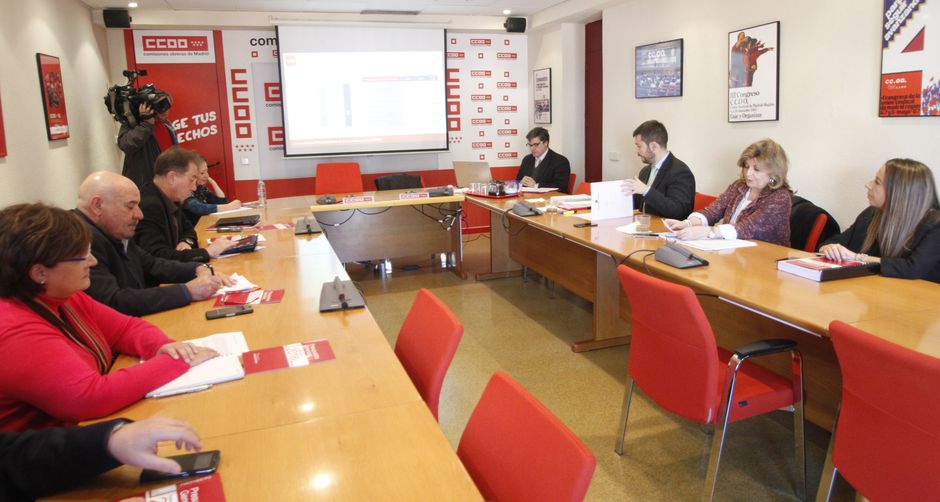Reunin de CCOO y UGT Madrid con la consejera de Economa y Hacienda de Madrid, Engracia Hidalgo
