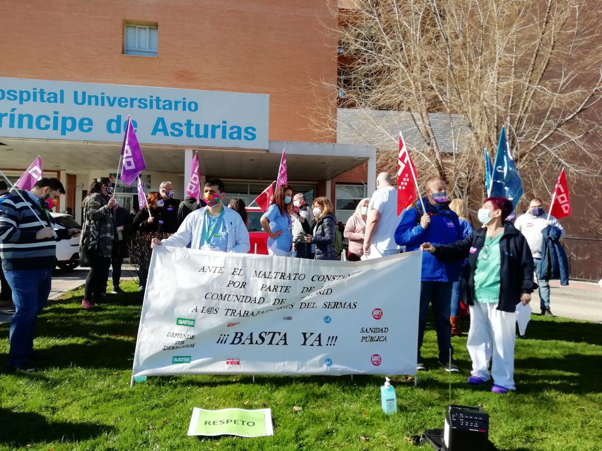 Concentracin ante el hospital de Alcal