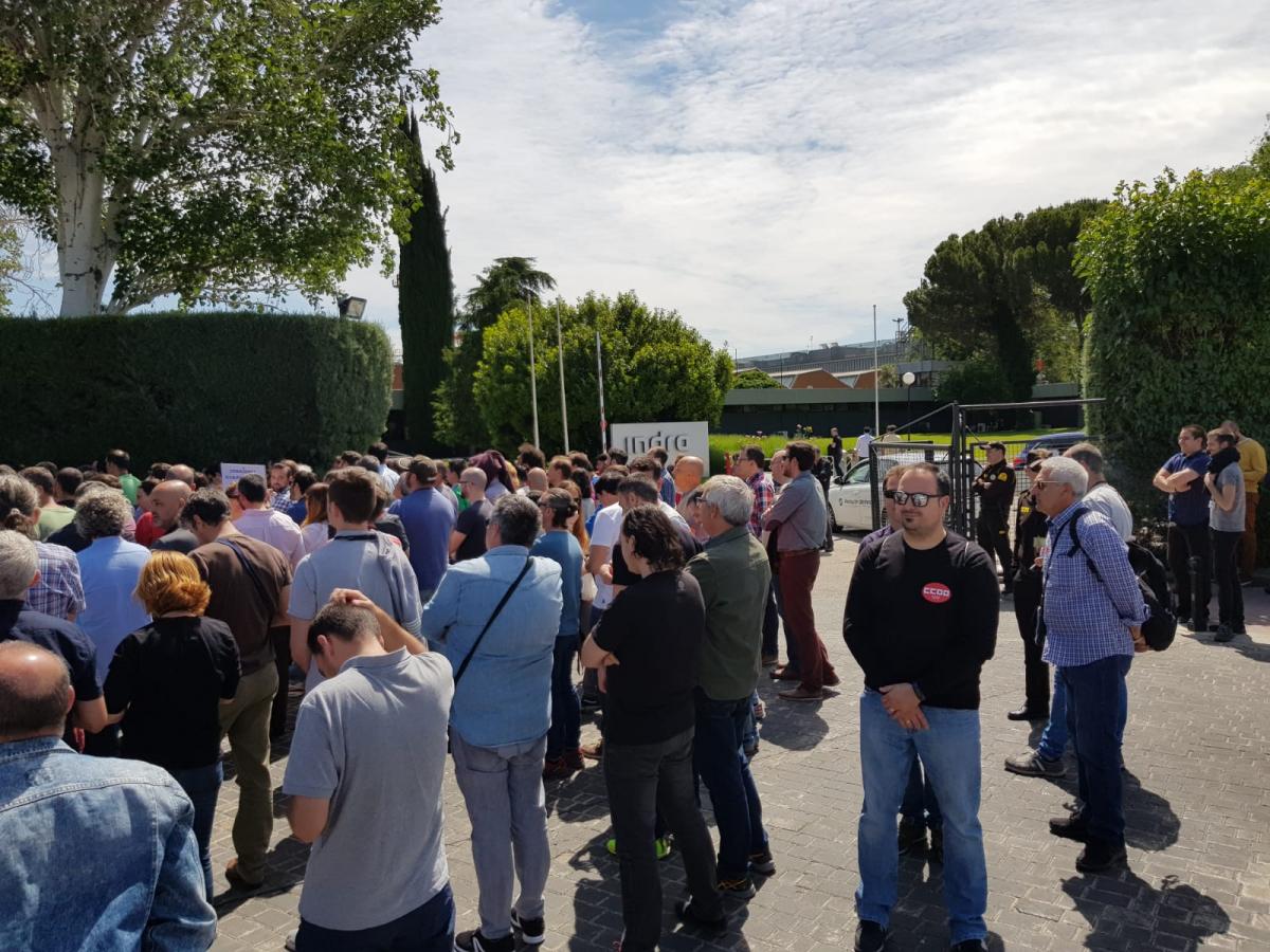 La plantilla de Indra protesta frente a la planta de Torrejn de Ardoz