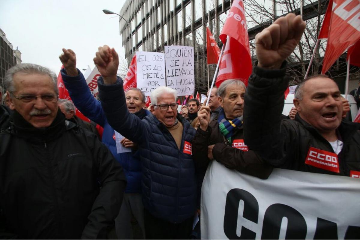 Cientos de personas vuelven a concentrarse en Madrid en defensa del sistema pblico de pensiones