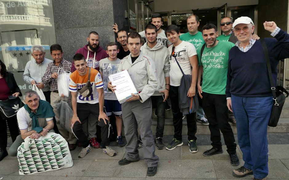 Ms de 9.000 firmas por el mantenimiento del ciclo formativo de FP de Automocin en el IES Carlos Mara Valcrcel