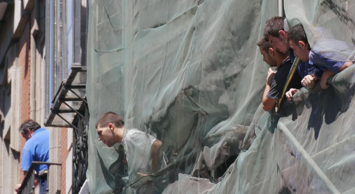 Obreros en la rehabilitacin de un edificio