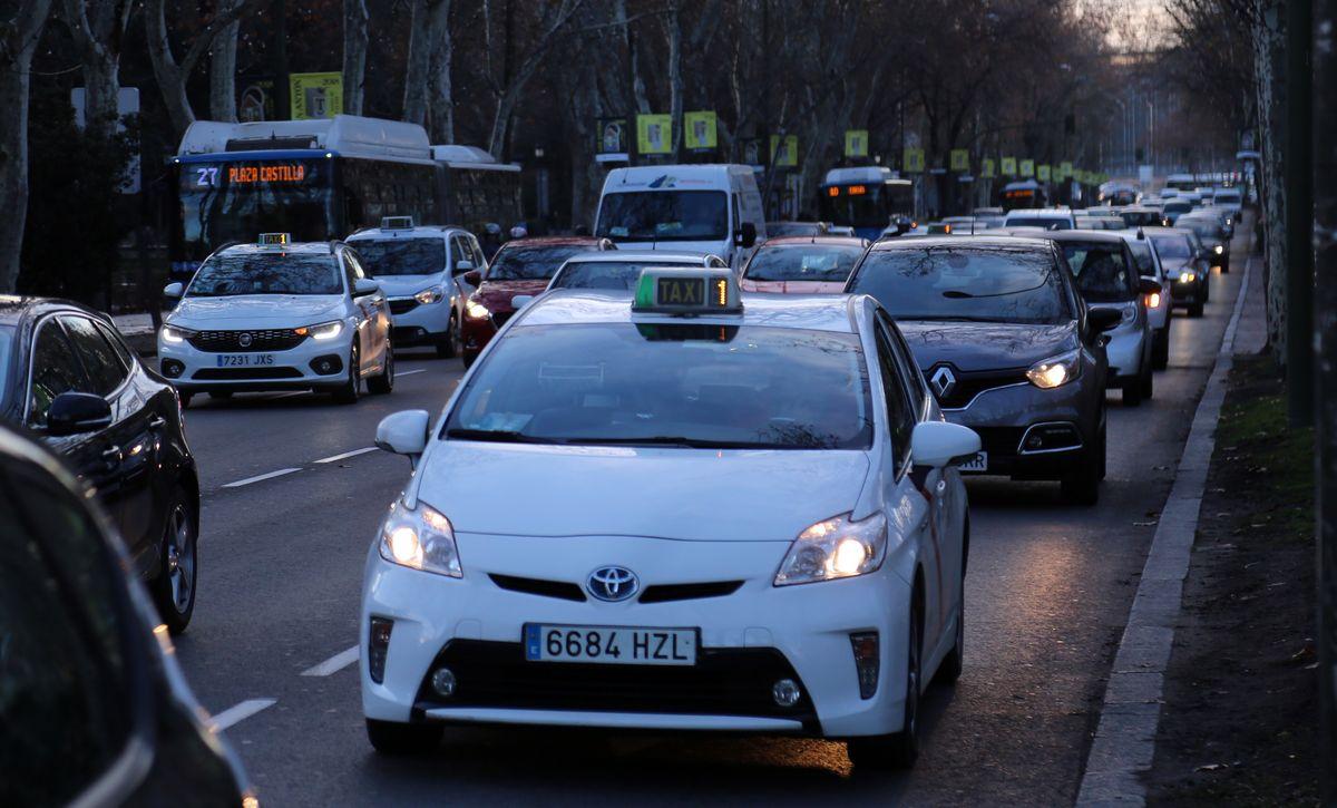Taxis en el Paseo del Prado de Madrid