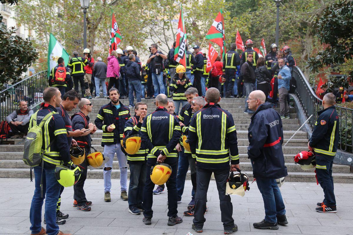 Manifestacin en Madrid por una regulacin estatal consensuada para los bomberos