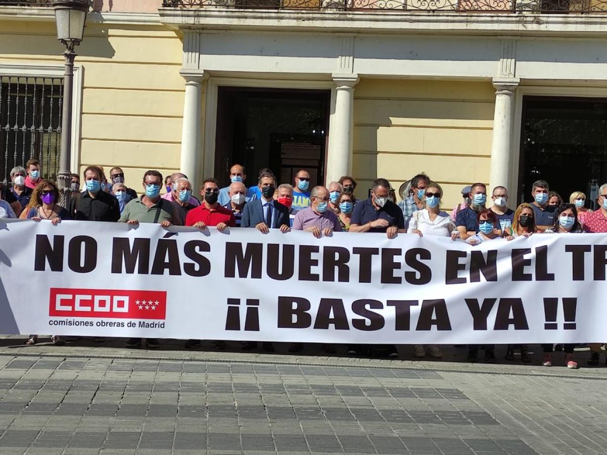 Concentracin por el accidente laboral que cost la vida a un trabajador en Alcal de Henares
