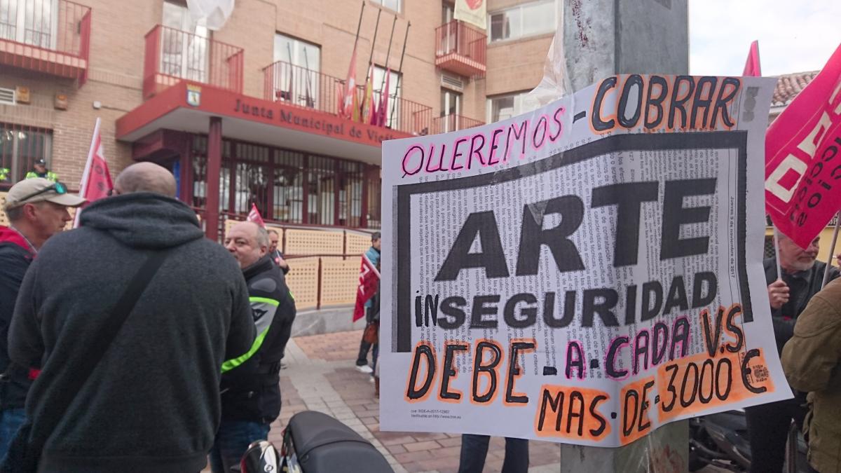 La plantilla de la empresa de seguridad Arte se concentra para denunciar los impagos que sufre